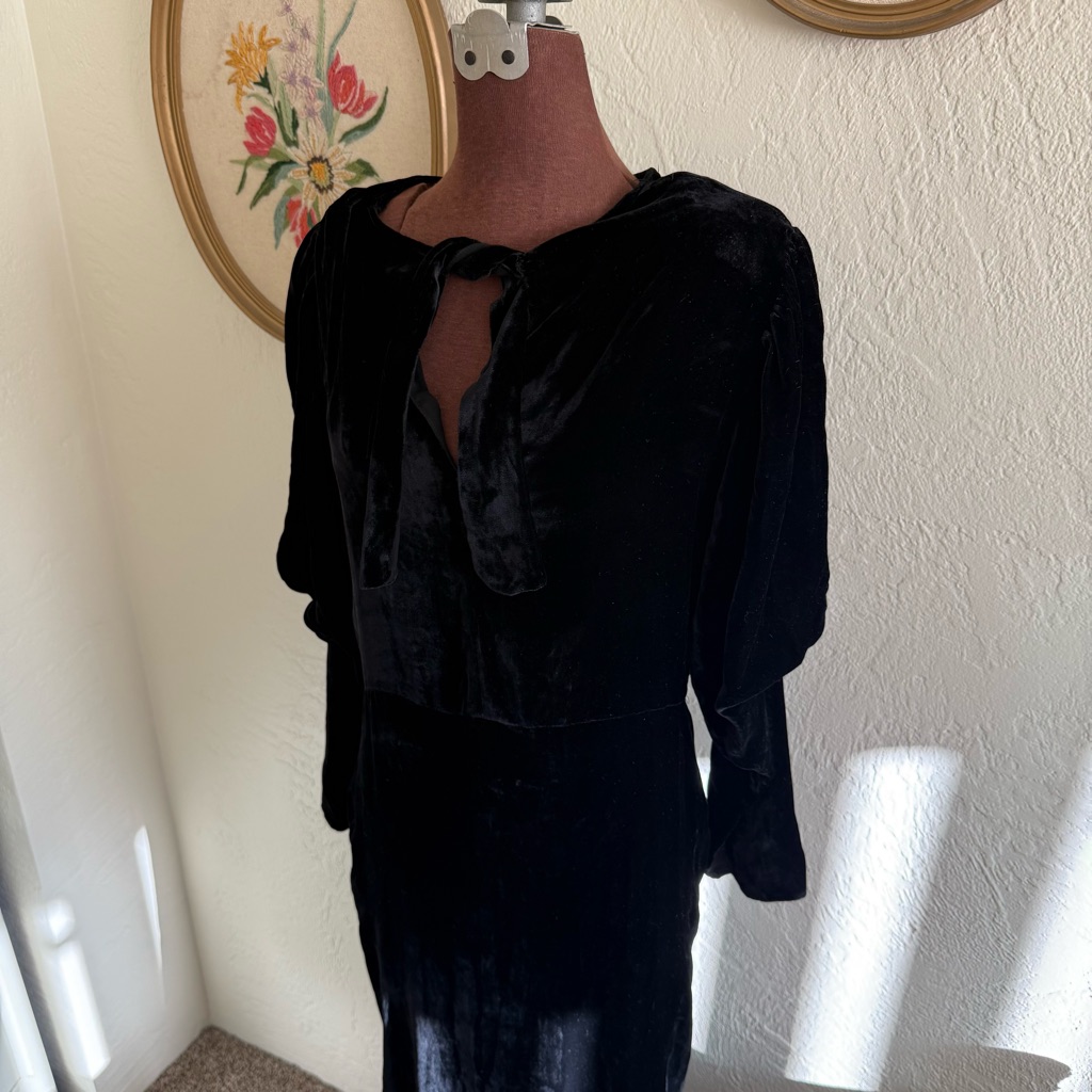 Elegant Black Velvet Dress 1930s Gown Art Deco
